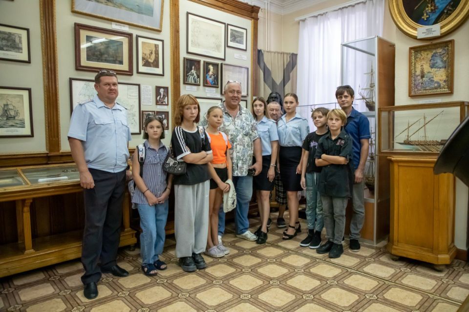 В Управлении МВД России по г. Севастополю провели Всероссийскую акцию «Помоги пойти учиться» В Управлении МВД России по г. Севастополю провели Всероссийскую акцию «Помоги пойти учиться»