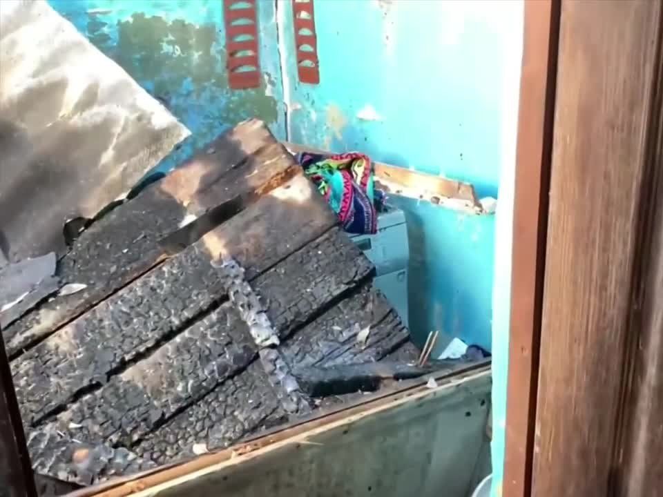 Многодетной семье погорельцев в Сахарной головке помогут восстановить дом — губернатор