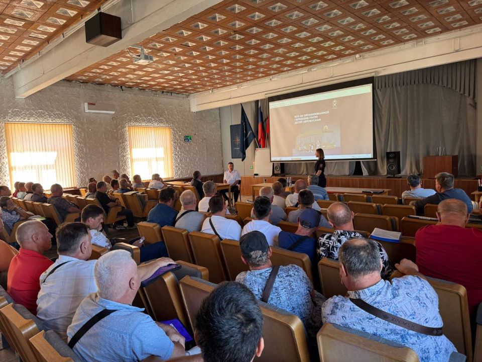 Перед началом нового учебного года сотрудники Севастопольской Госавтоинспекции провелиплановую профилактическую беседу с водителями школьных маршрутных транспортных средств