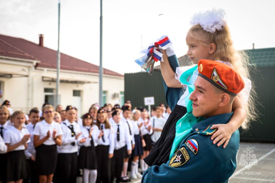 В День знаний для кадетских классов пожарно-спасательной направленности в Севастополе прозвучал первый звонок