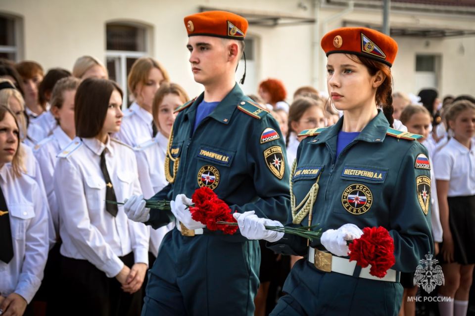В День знаний для кадетских классов пожарно-спасательной направленности в Севастополе прозвучал первый звонок В День знаний для кадетских классов пожарно-спасательной направленности в Севастополе прозвучал первый звонок
