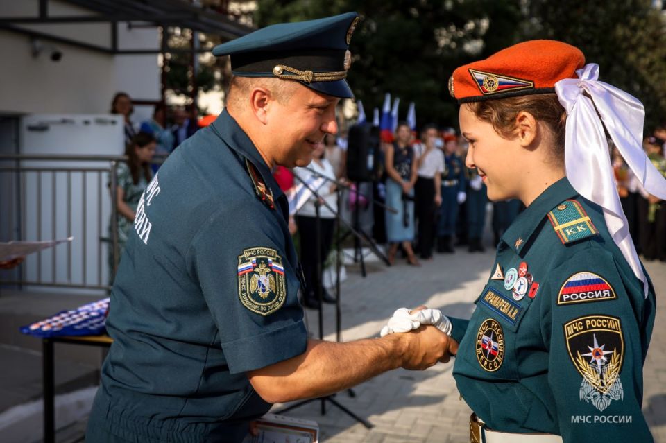 В День знаний для кадетских классов пожарно-спасательной направленности в Севастополе прозвучал первый звонок В День знаний для кадетских классов пожарно-спасательной направленности в Севастополе прозвучал первый звонок