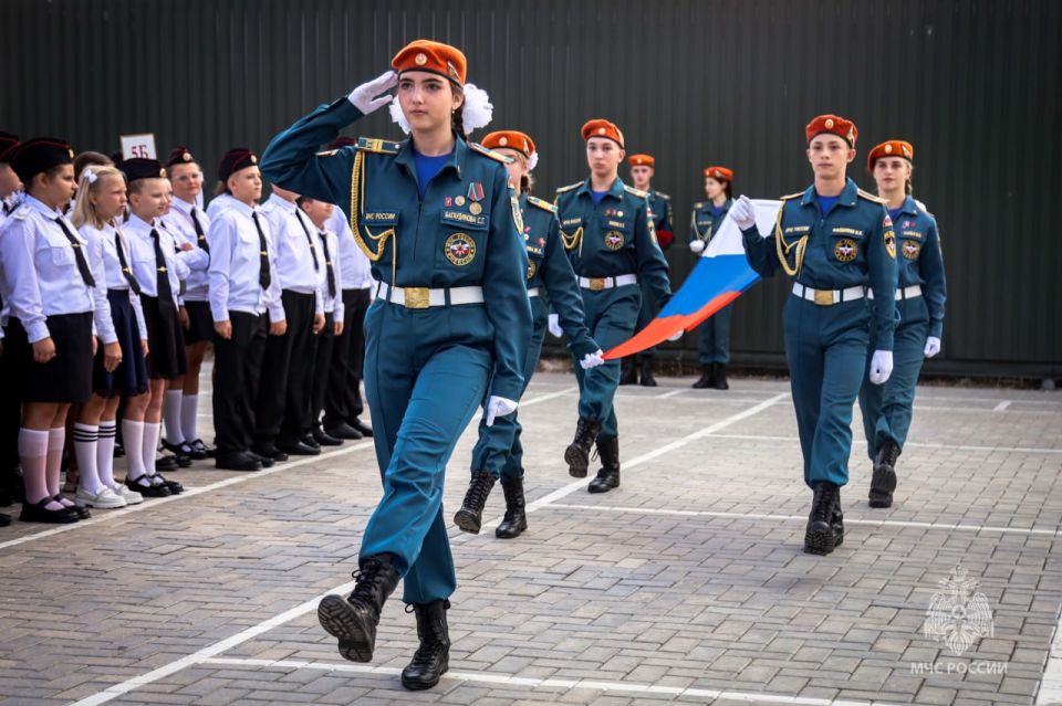 В День знаний для кадетских классов пожарно-спасательной направленности в Севастополе прозвучал первый звонок В День знаний для кадетских классов пожарно-спасательной направленности в Севастополе прозвучал первый звонок