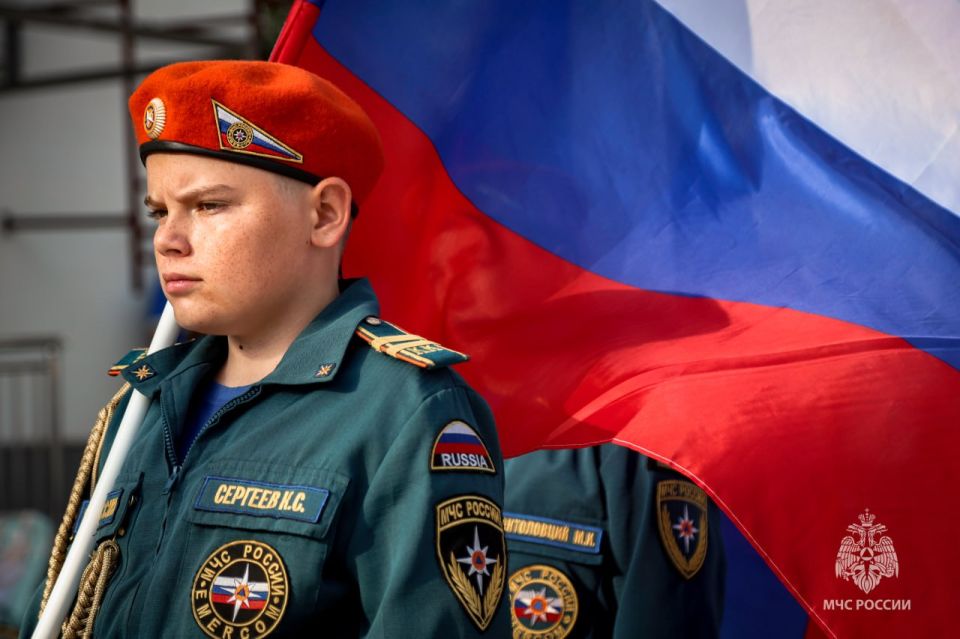 В День знаний для кадетских классов пожарно-спасательной направленности в Севастополе прозвучал первый звонок В День знаний для кадетских классов пожарно-спасательной направленности в Севастополе прозвучал первый звонок