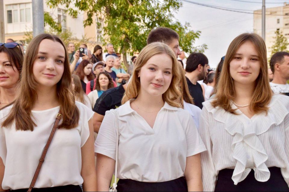 Сегодня детский смех снова зазвучал в учреждениях образования Севастополя! Стартовал новый учебный год Сегодня детский смех снова зазвучал в учреждениях образования Севастополя! Стартовал новый учебный год