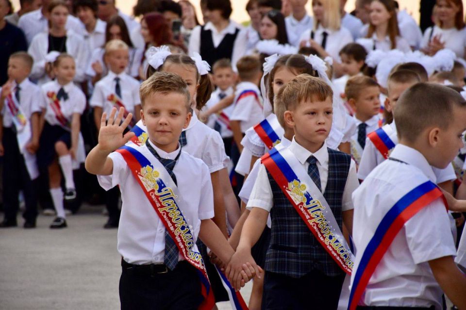 Сегодня детский смех снова зазвучал в учреждениях образования Севастополя! Стартовал новый учебный год
