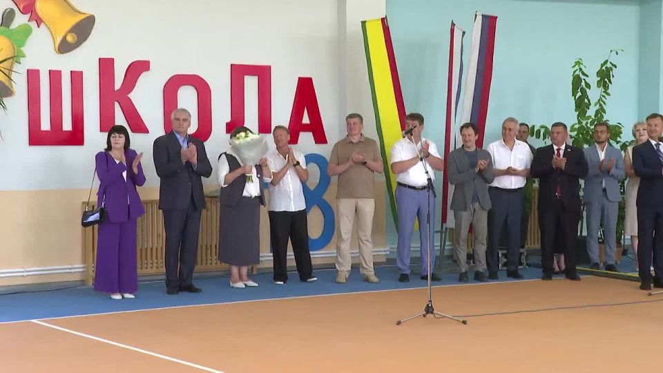Сергей Аксёнов: Сегодня у ребят и родителей, проживающих в евпаторийском микрорайоне Исмаил-Бей, двойной праздник – новый учебный год в средней школе № 18 начинается в новом современном здании