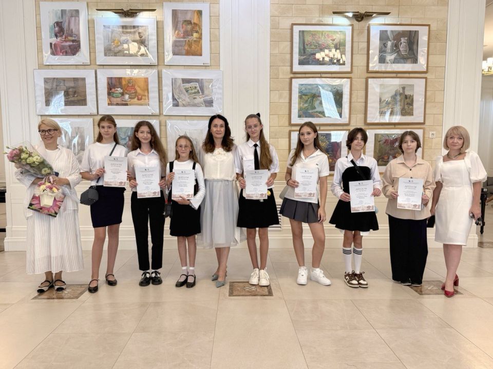 Две школы — одна палитра. В Севастопольской детской школе искусств стартовал новый творческий сезон «В искусстве моя частица»