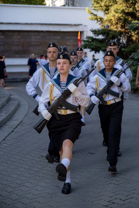 Заместитель начальника УМВД России по г. Севастополю полковник полиции Жанна Данилина приняла участие в открытии Вахты памяти на Посту №1 Заместитель начальника УМВД России по г. Севастополю полковник полиции Жанна Данилина приняла участие в открытии Вахты памяти на Посту №1