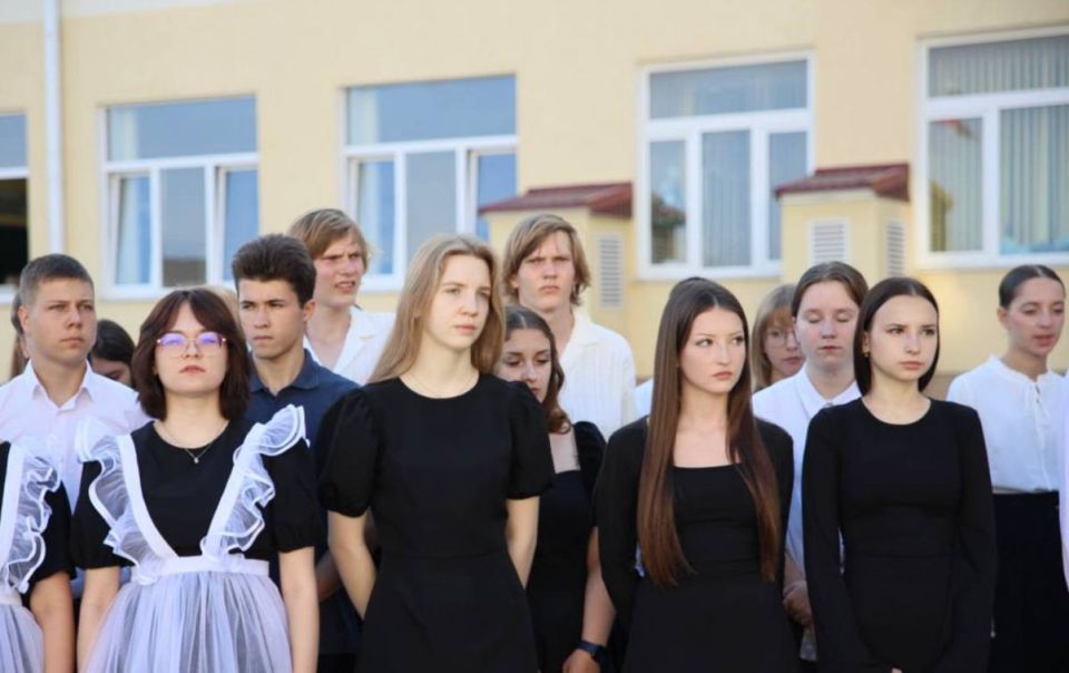 3 сентября, в День солидарности в борьбе с терроризмом, в школе «ЭКОТЕХ+» для учеников 8-11 классов прошла памятная акция, а десятиклассники приняли участие в кинолектории