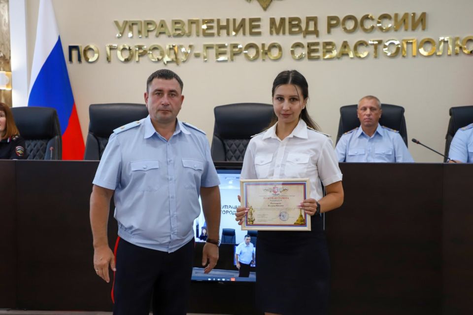 Начальник УМВД России по г. Севастополю генерал-майор полиции Сергей Сигунов поздравил сотрудников патрульно-постовой службы полиции с профессиональным праздником и вручил ведомственные награды Начальник УМВД России по г. Севастополю генерал-майор полиции Сергей Сигунов поздравил сотрудников патрульно-постовой службы полиции с профессиональным праздником и вручил ведомственные награды