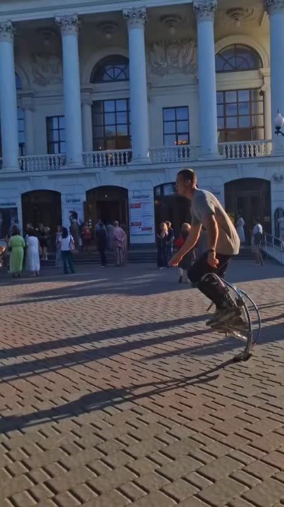 В центре Севастополя замечен попрыгун-экстремал