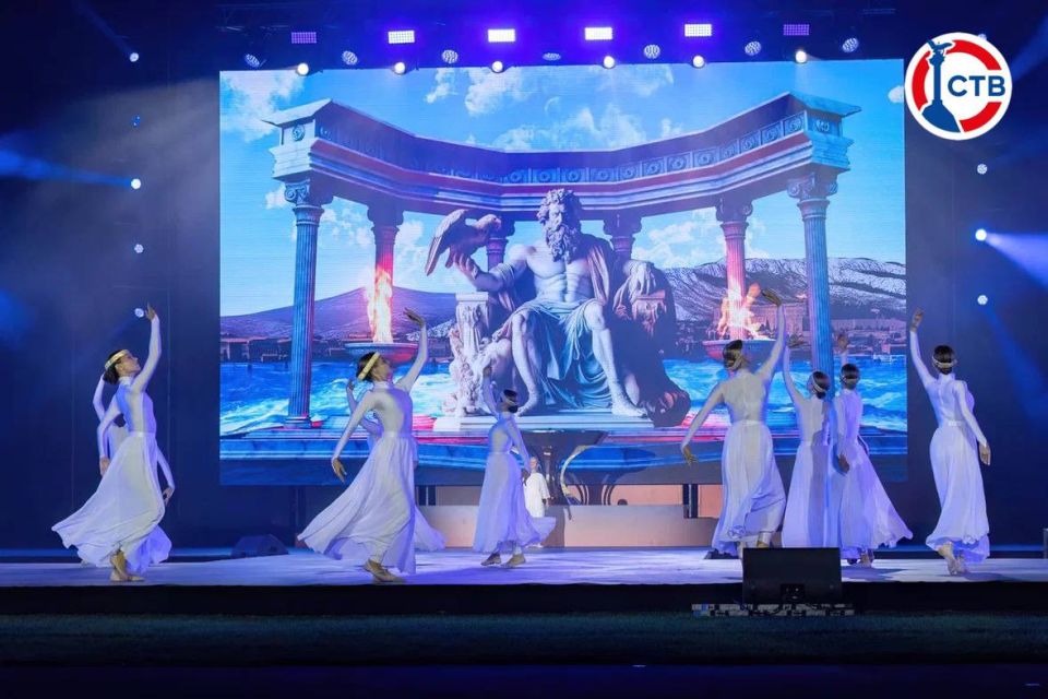 Фото дня: в Севастополе состоялась церемония открытия XVI Фестиваля культуры и спорта народов Юга России Фото дня: в Севастополе состоялась церемония открытия XVI Фестиваля культуры и спорта народов Юга России