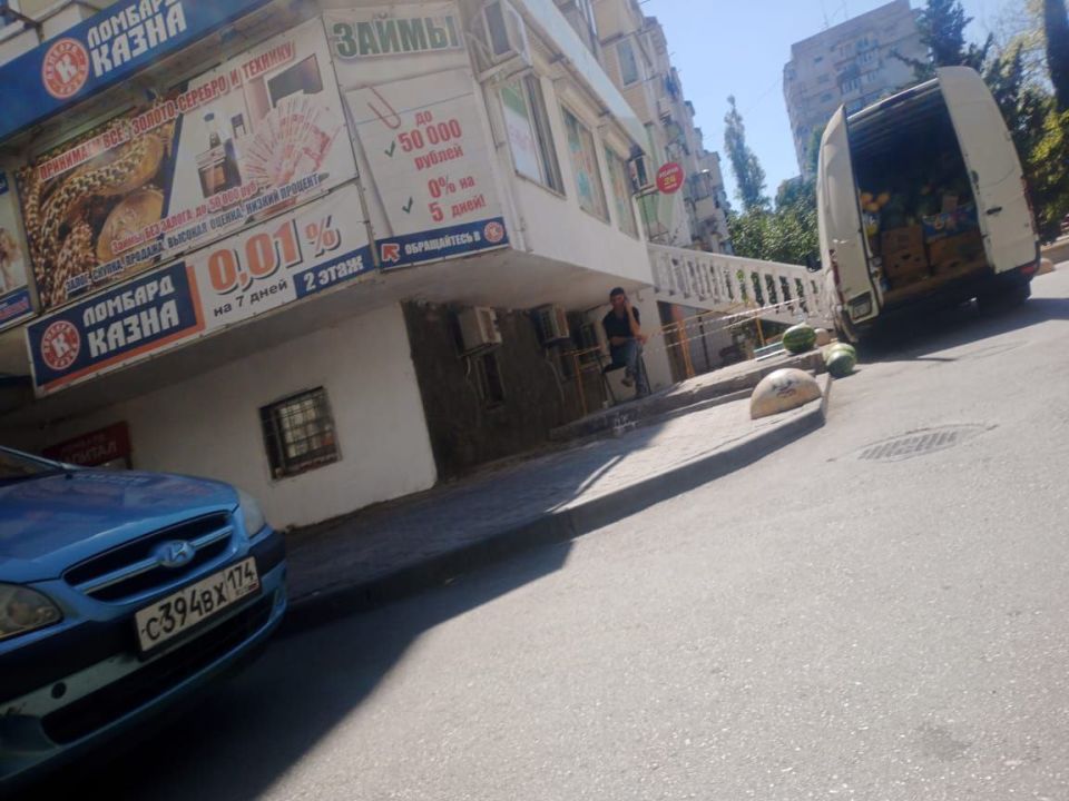 #Нам_пишут. Обстановка на Острякова, 45, где губернатор лично разогнал незаконную торговлю: она возвращается