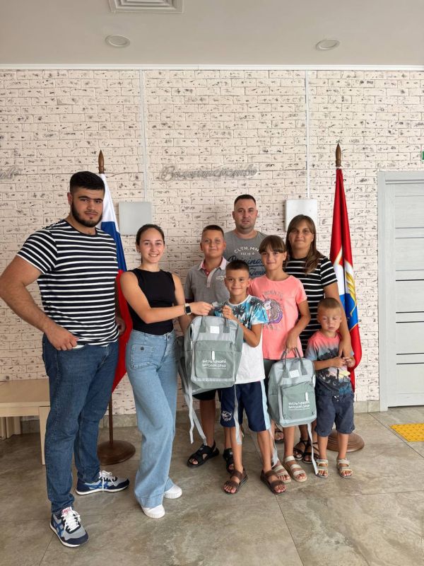 Денис Кондратьев: В августе принял участие в акции «Собери ребенка в школу», передав через помощников школьные наборы детям из семей военнослужащих и многодетных семей