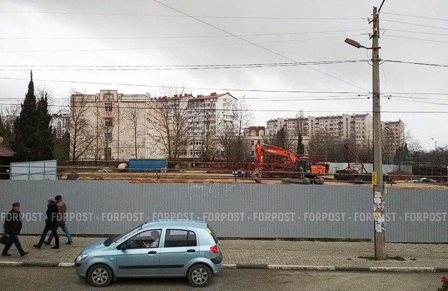 В Севастополе земельный участок стал мячиком для пинг-понга