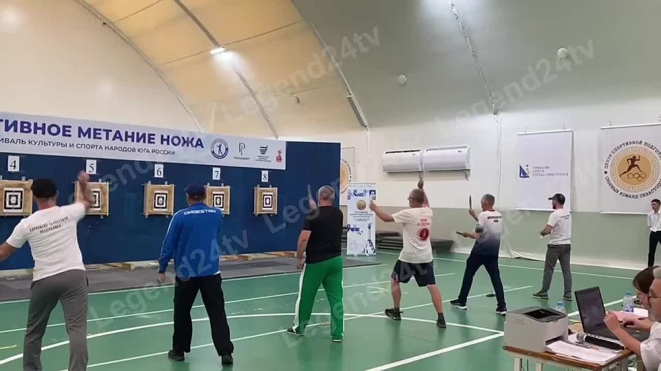 Соревнования по армрестлингу, самбо, метанию ножа, мини-футболу, перетягиванию каната и стрельбе из лука проходят в Севастополе