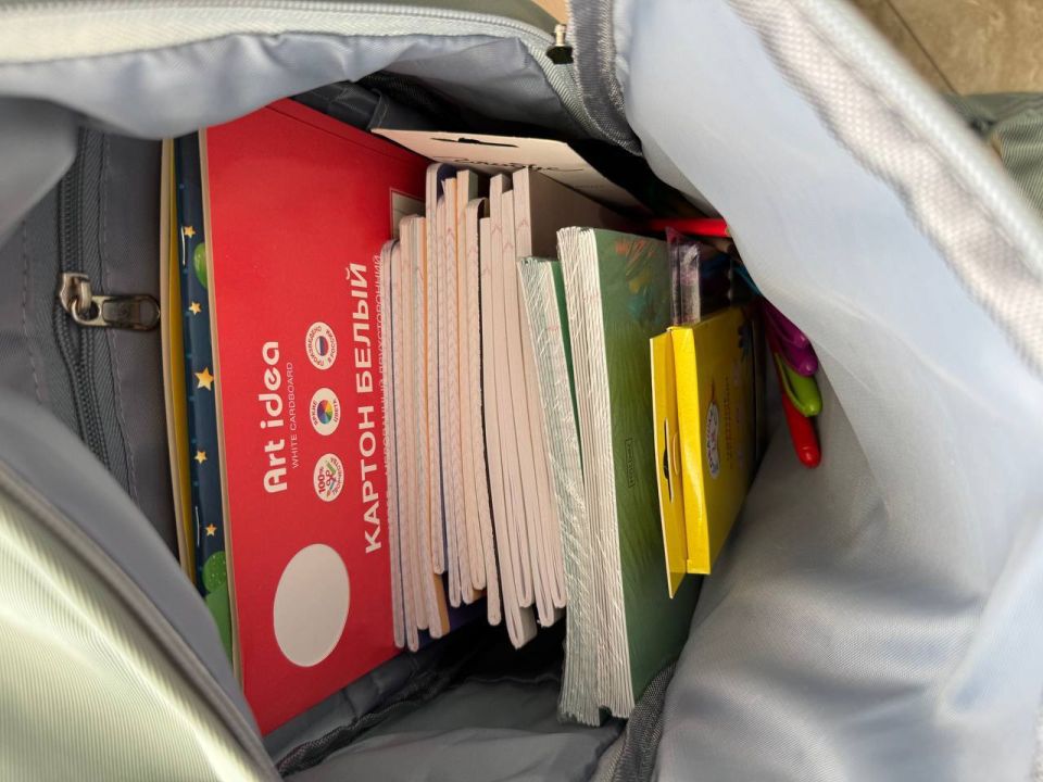 Денис Кондратьев: В августе принял участие в акции «Собери ребенка в школу», передав через помощников школьные наборы детям из семей военнослужащих и многодетных семей Денис Кондратьев: В августе принял участие в акции «Собери ребенка в школу», передав через помощников школьные наборы детям из семей военнослужащих и многодетных семей