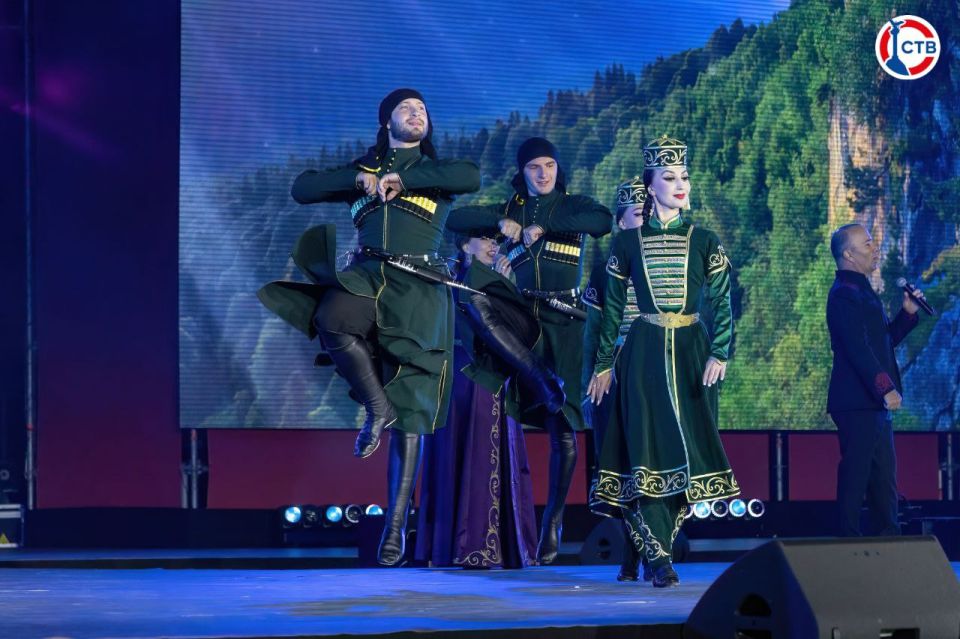 Фото дня: в Севастополе состоялась церемония закрытия Фестиваля культуры и спорта народов юга России Фото дня: в Севастополе состоялась церемония закрытия Фестиваля культуры и спорта народов юга России