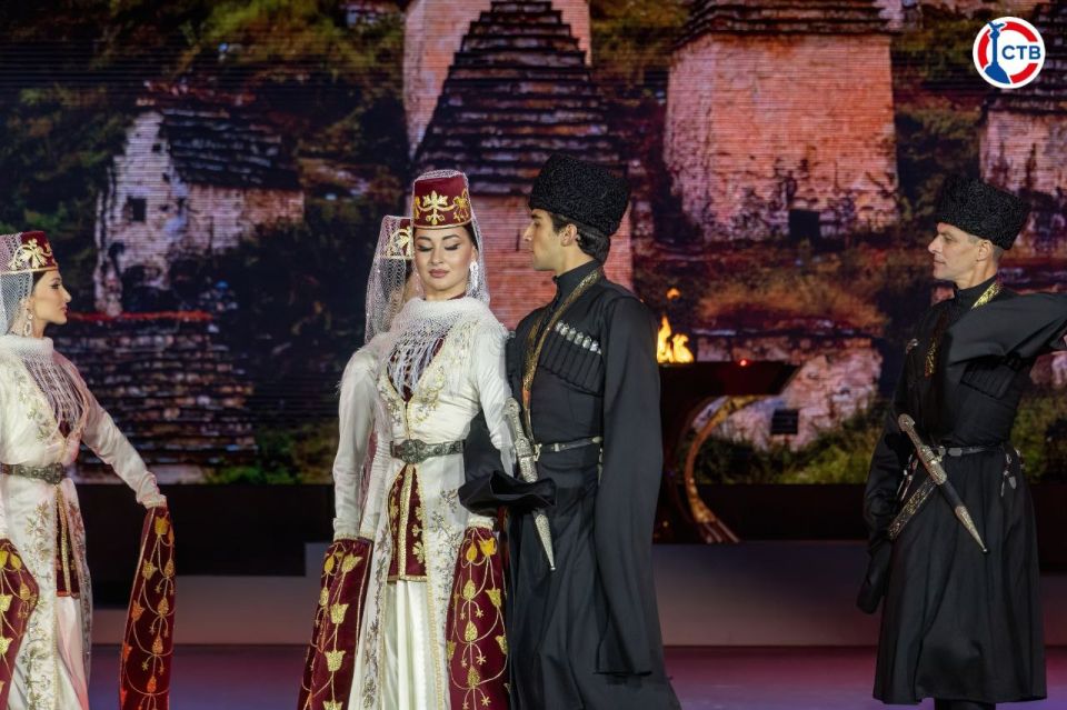 Фото дня: в Севастополе состоялась церемония закрытия Фестиваля культуры и спорта народов юга России Фото дня: в Севастополе состоялась церемония закрытия Фестиваля культуры и спорта народов юга России