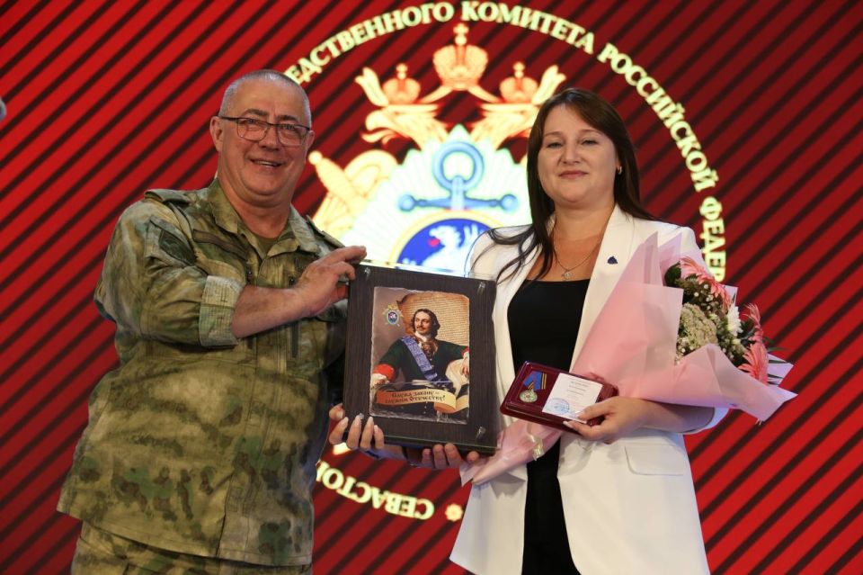 В начале учебного года руководитель управления общественно-политической работы СК России посетил ведомственный Севастопольский кадетский корпус имени В.И. Истомина В начале учебного года руководитель управления общественно-политической работы СК России посетил ведомственный Севастопольский кадетский корпус имени В.И. Истомина