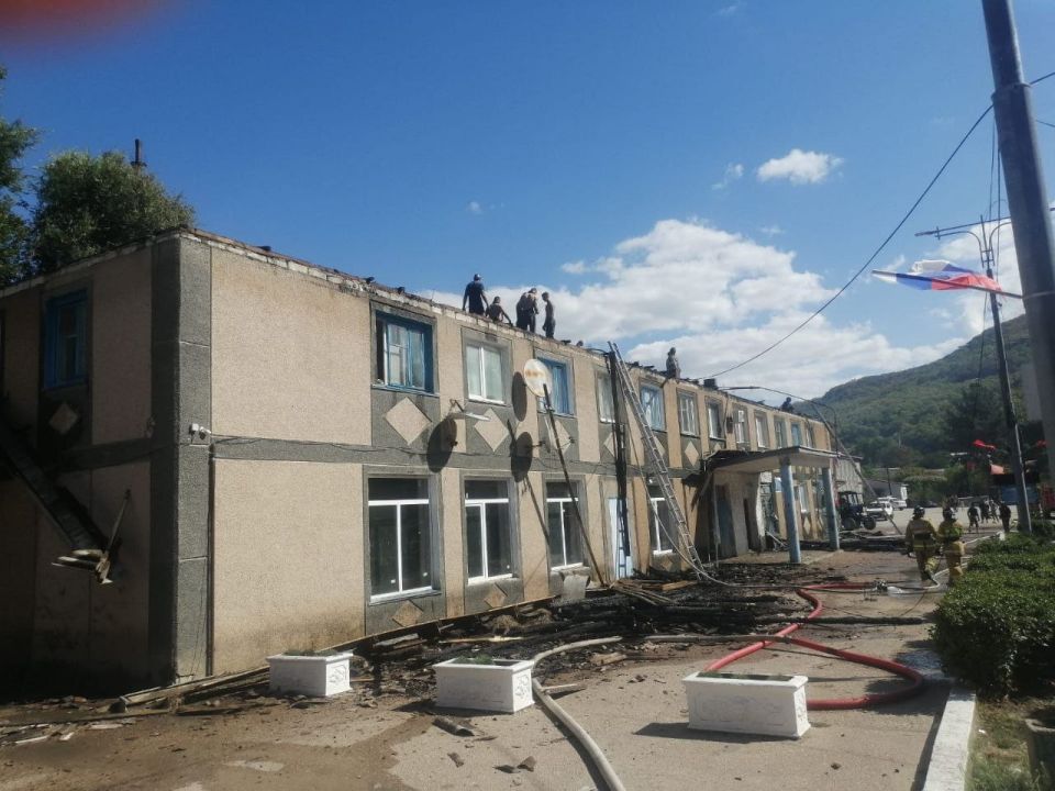 Прокуратура Балаклавского района г. Севастополя контролирует ситуацию с возгоранием крыши здания общежития на ул. Ленина в с. Терновка