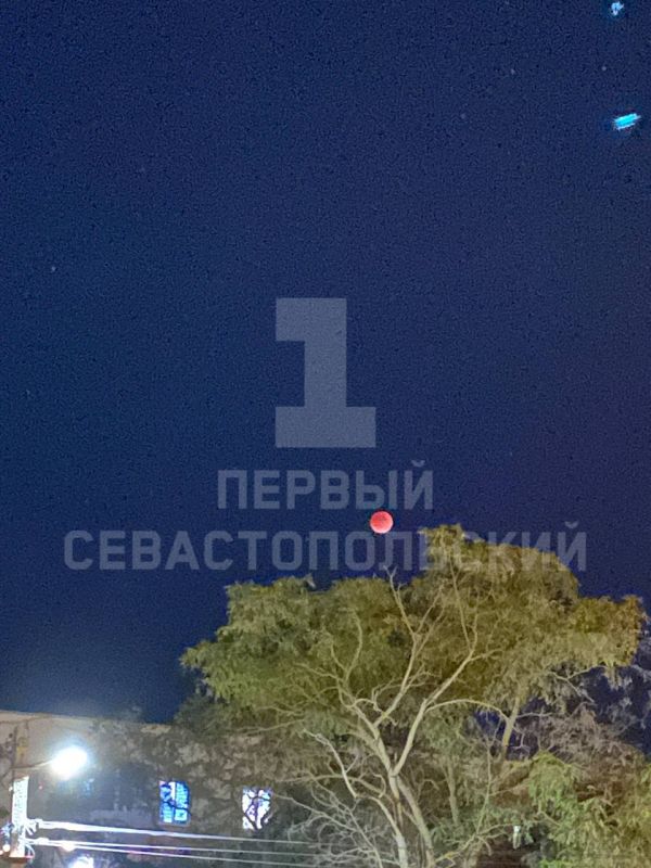 «Кровавая луна» над Балаклавой