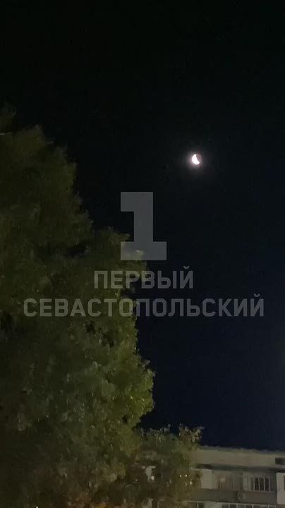 Лунное затмение в районе проспекта Генерала Острякова