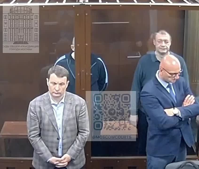 Суд продлил на три месяца арест экс-губернатору Курской области Смирнову и его бывшему первому заместителю Дедову