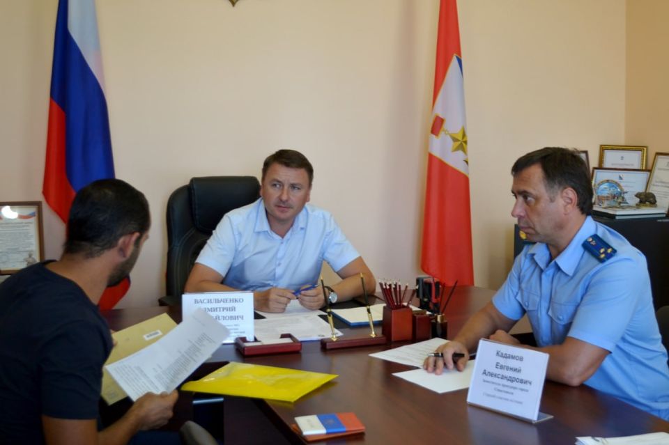 Заместитель прокурора города Севастополя Евгений Кадамов провел выездной личный прием жителей Качинского муниципального округа