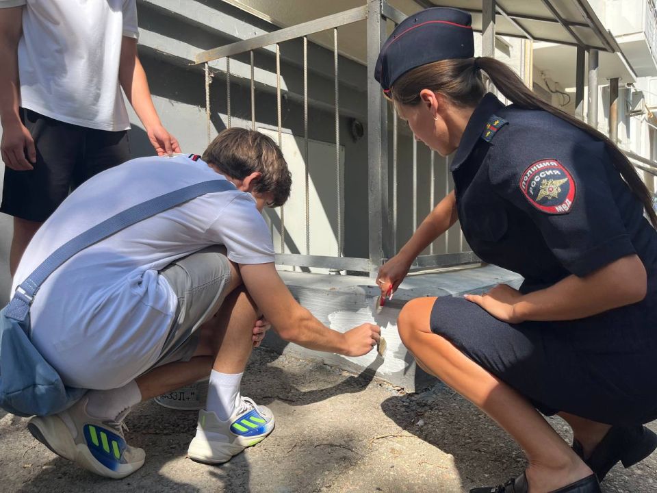 В Севастополе сотрудники полицейского наркоконтроля организовали очередную акцию «Закрась опасность» В Севастополе сотрудники полицейского наркоконтроля организовали очередную акцию «Закрась опасность»