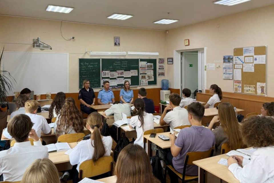 Прокуратура и полиция провели просветительскую встречу с учащимися школы № 44