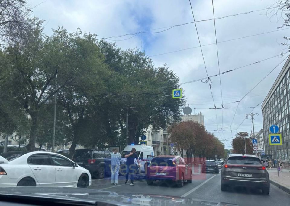 ДТП на улице Ленина, около остановки ДОФ