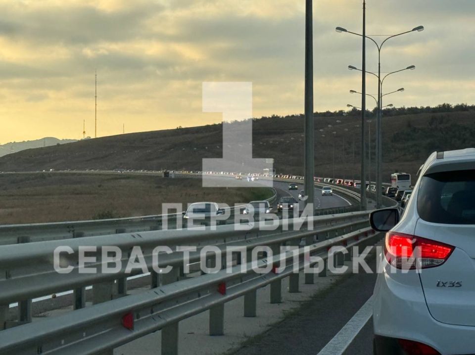 355 машин стоят со стороны Керчи у Крымского моста на ручной досмотр