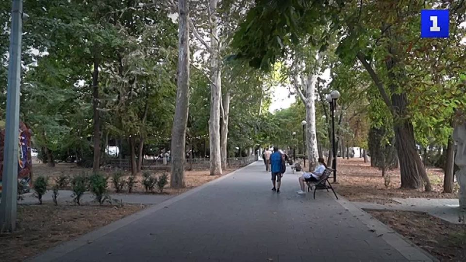 Изношенное покрытие в игровых зонах Комсомольского парка заменят