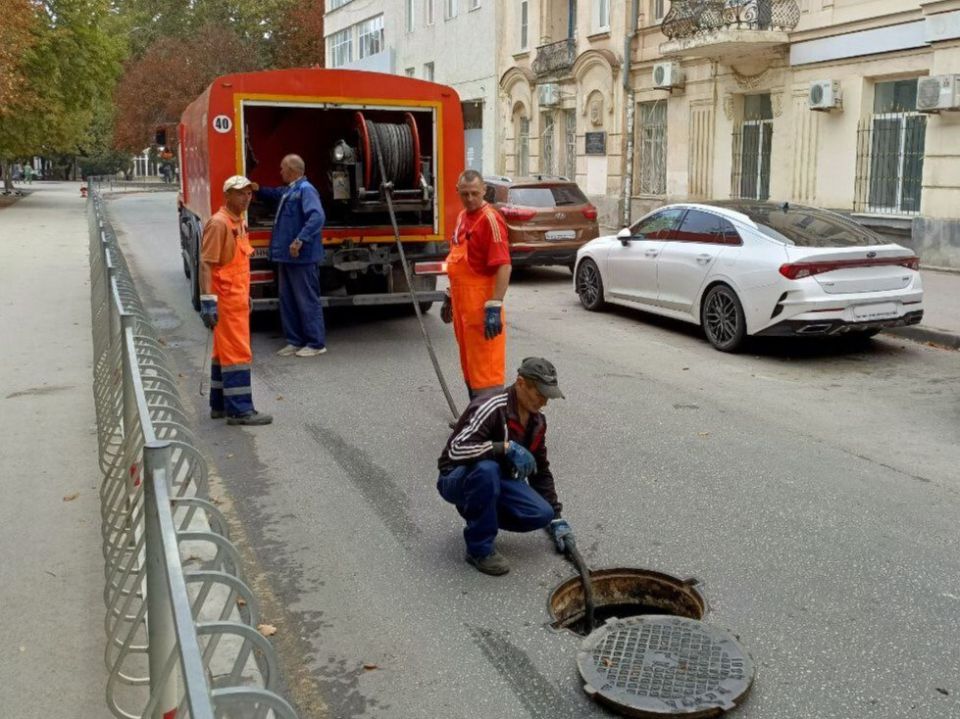 Водоканал: Рабочие моменты. Бригада №3 службы водоотведения делает город чище - устраняет засоры
