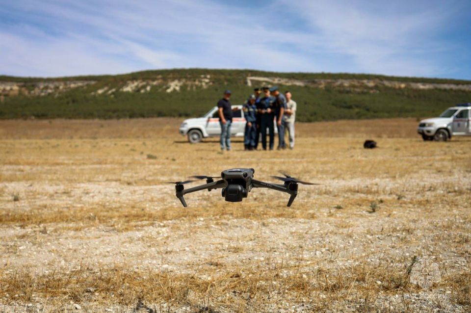 Инспекторы ГИМС и пожарного надзора МЧС России по Севастополю учатся управлять беспилотниками Инспекторы ГИМС и пожарного надзора МЧС России по Севастополю учатся управлять беспилотниками