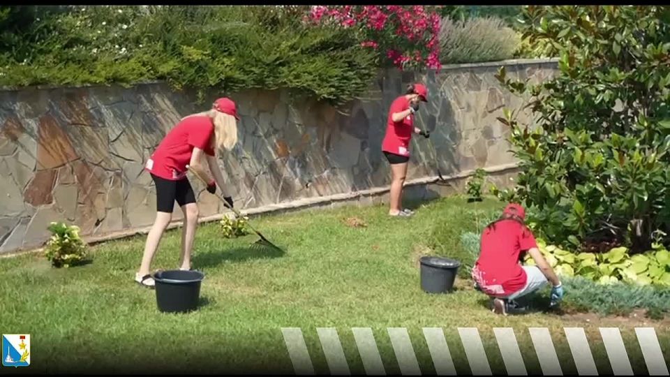 Труд — крут!. Михаил Развожаев наградил лучшие губернаторские школьные трудовые отряды по итогам трудового семестра