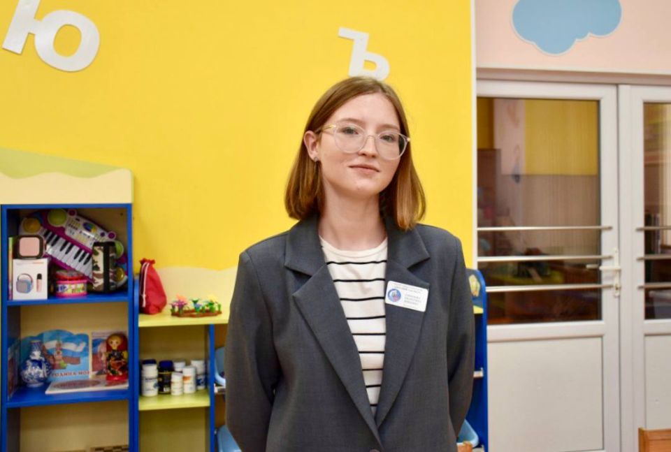 В системе образования Севастополя работают порядка шести тысяч человек: воспитатели, учителя, мастера производственного обучения, узкопрофильные специалисты, советники по воспитанию, социальные педагоги и другие работники...