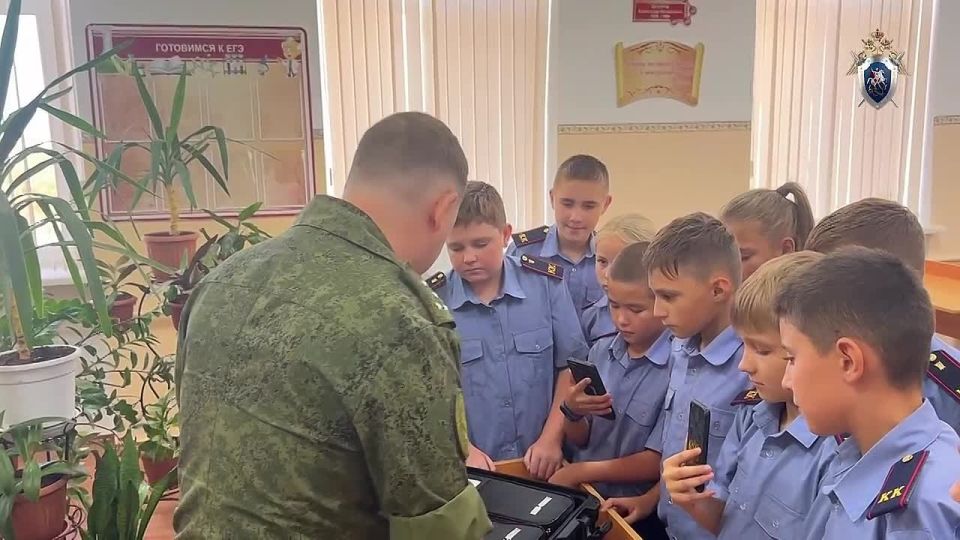 Следователи Крыма в новом учебном году дали старт практическим урокам с кадетами СК России