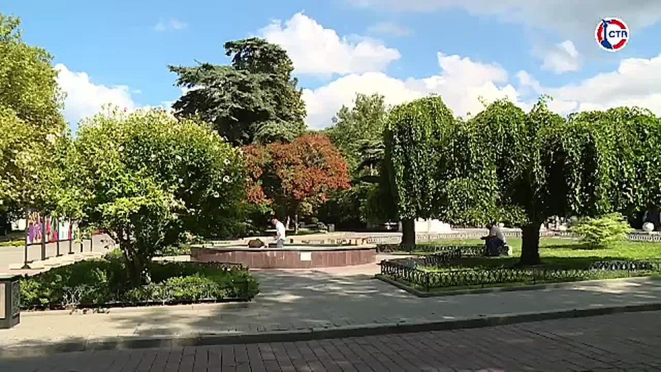 Фонтан напротив Дворца детского и юношеского творчества заиграет яркими красками