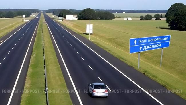 Этим летом Крымский мост снова сковали грандиозные пробки