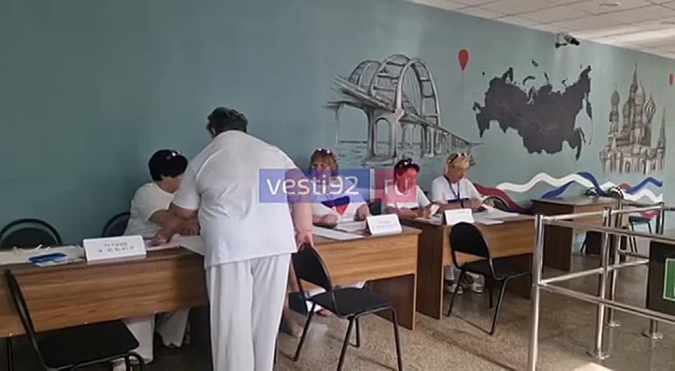 На 102-м участке члены комиссии к работе в дни голосования подошли креативно