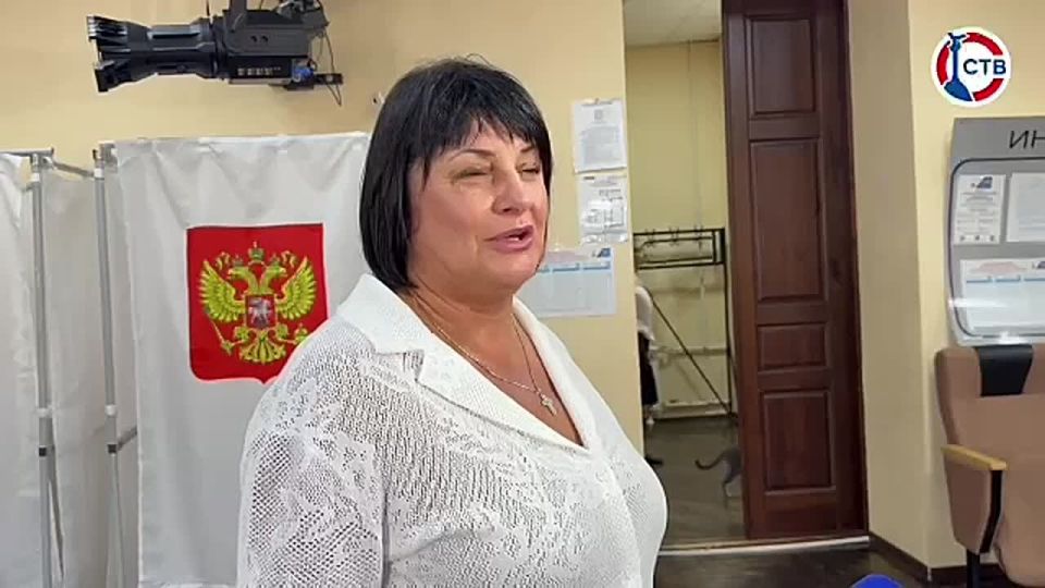 Депутат Государственной Думы Татьяна Лобач проголосовала на избирательном участке в Балаклаве