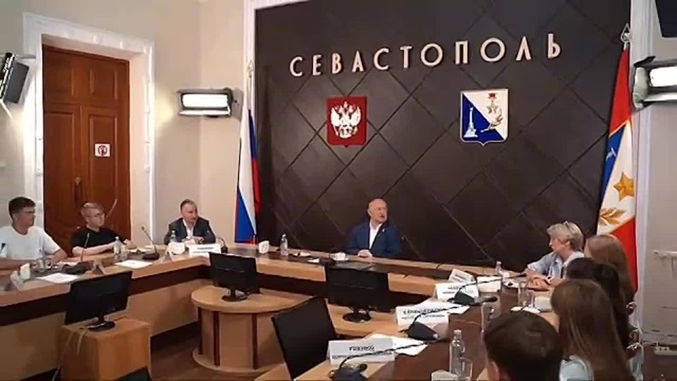 Губернатор Михаил Развожаев встретился с победителями всероссийской акции «Русский Крым и Севастополь»