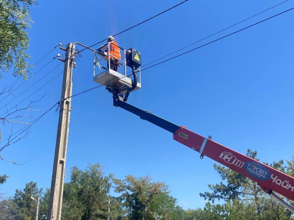 Ежедневно специалисты Горсвета осуществляют техническое обслуживание объектов наружного освещения