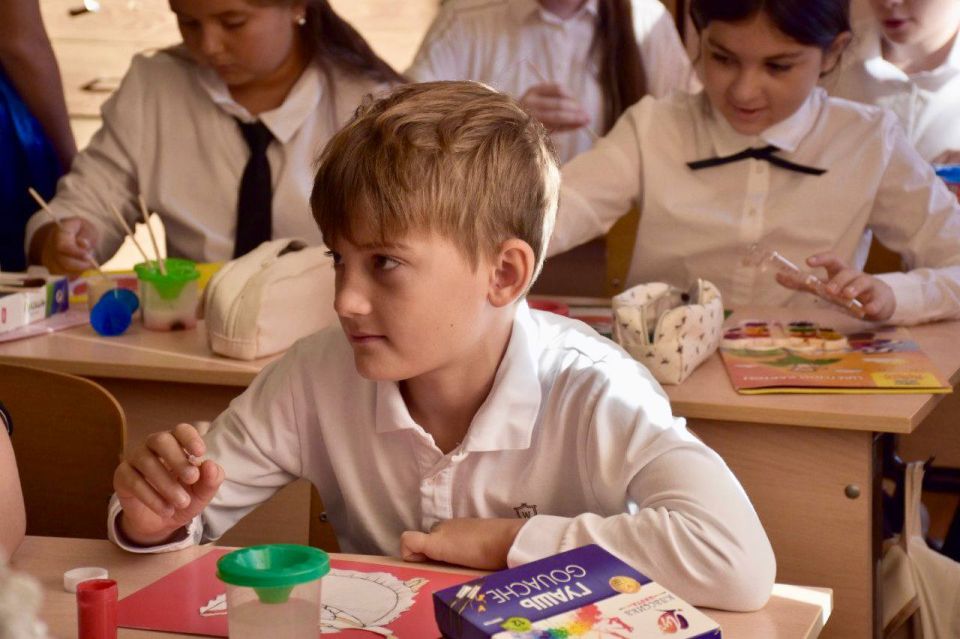 Творчество объединяет. В этом сегодня убеждались ребята на внеурочном занятии «Разговоры о важном» Творчество объединяет. В этом сегодня убеждались ребята на внеурочном занятии «Разговоры о важном»