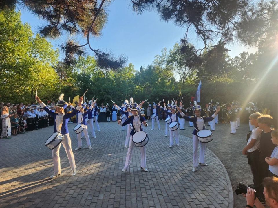 ��������� �������: � ������ �����������, ����������� 170-����� ��������� ������ ������� �����������, �������� ���� ���������� �����