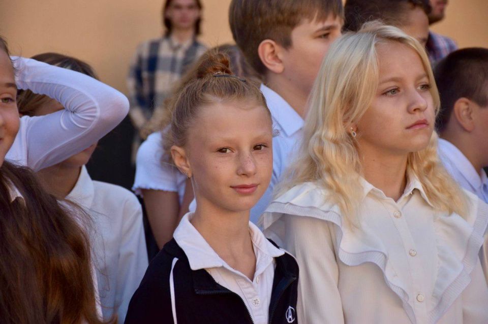 Творчество объединяет. В этом сегодня убеждались ребята на внеурочном занятии «Разговоры о важном» Творчество объединяет. В этом сегодня убеждались ребята на внеурочном занятии «Разговоры о важном»