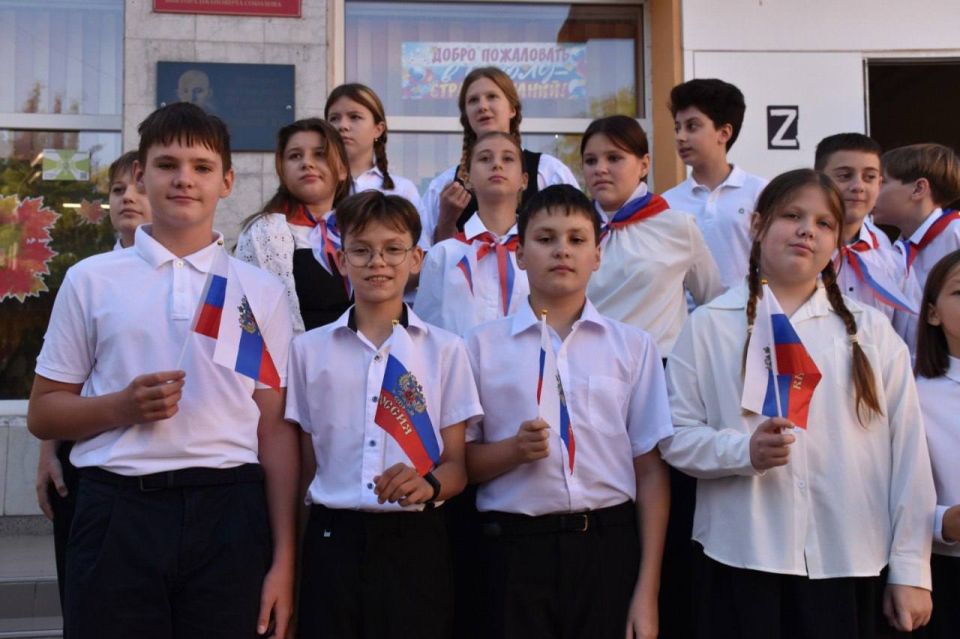 Творчество объединяет. В этом сегодня убеждались ребята на внеурочном занятии «Разговоры о важном» Творчество объединяет. В этом сегодня убеждались ребята на внеурочном занятии «Разговоры о важном»